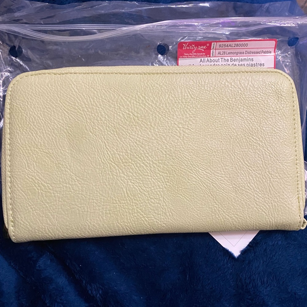 Thirty-One Wallet with Wristlet Strap. - Picture 5 of 6